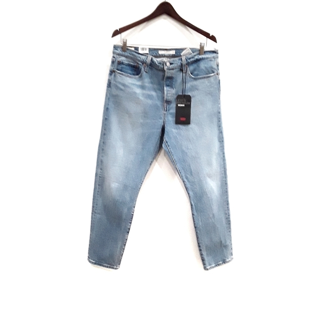 🆕️ Levi's | Wedgie Light Wash High Rise Jeans